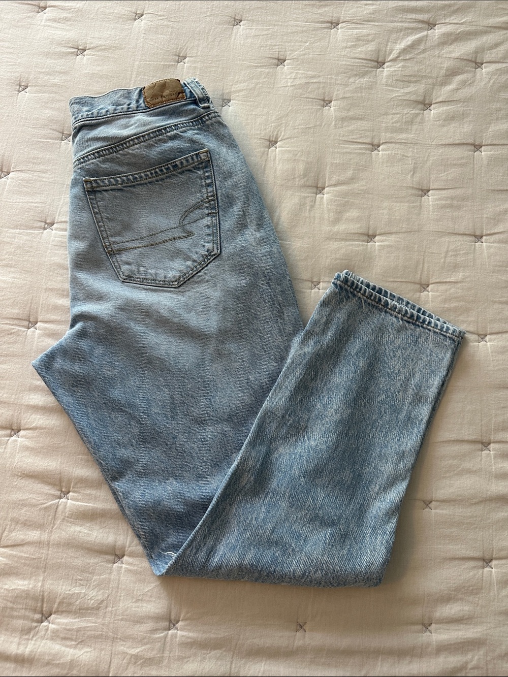 American Eagle Outfitters Light Wash Mom Jeans